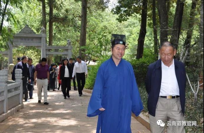 5月14日,全国政协民族和宗教委员会副主任罗正富在省政协,昆明市政协