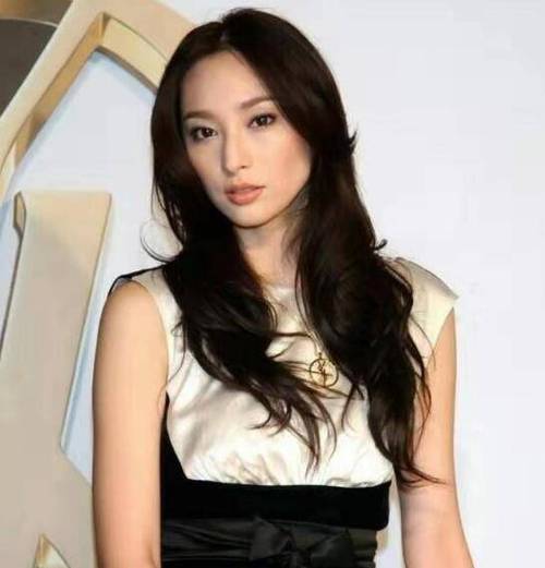 女星吴佩慈未婚低调生下女儿,5年剖4胎,她做出一决定振奋人心!